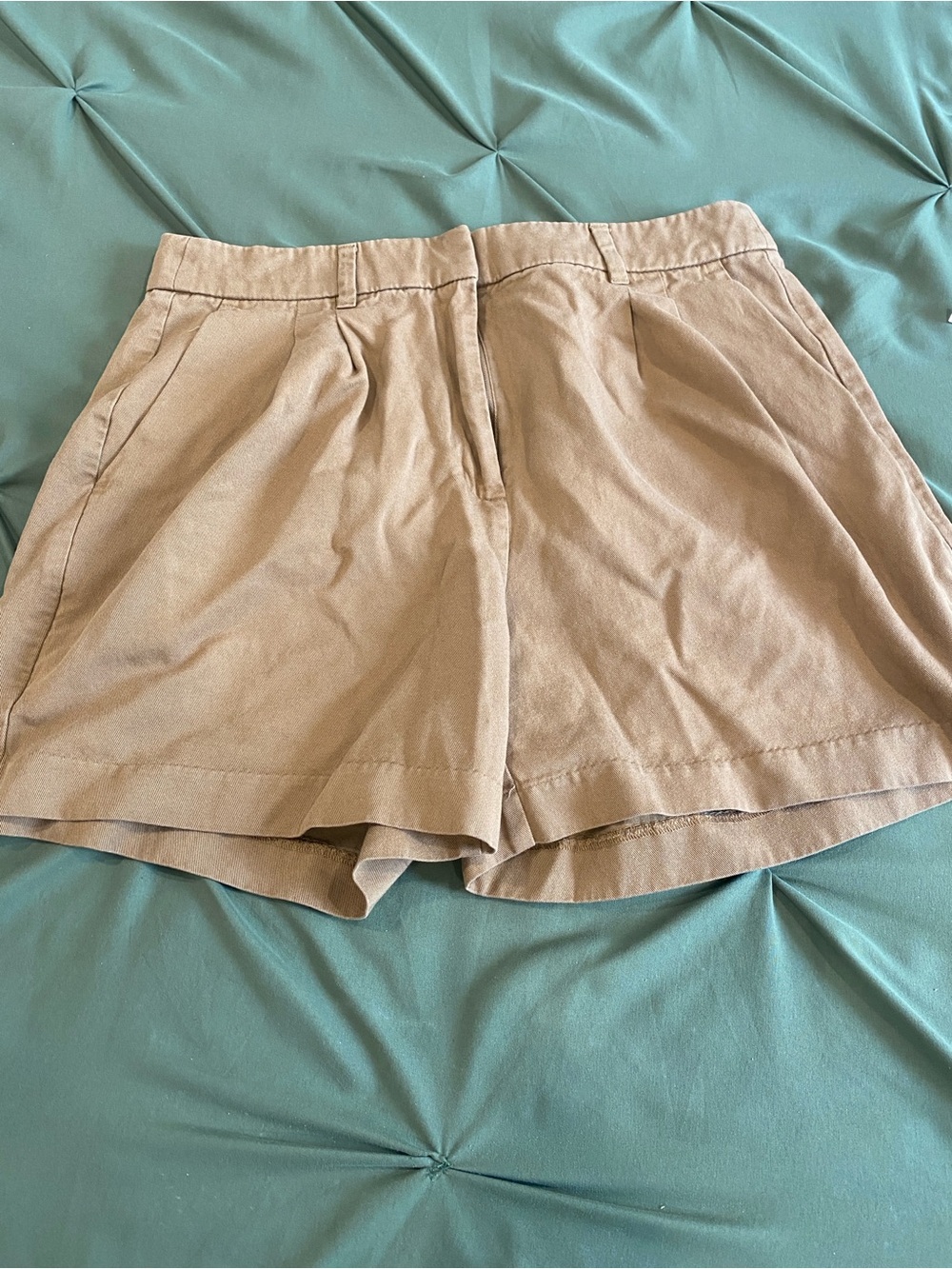 Old Navy Women's Light Khaki Pleated High-Rise Shorts